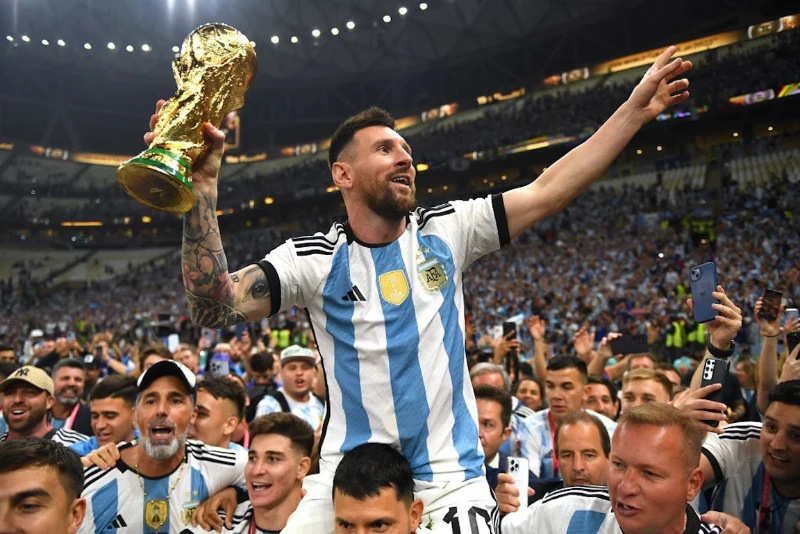 Messi ăn mừng vô địch World Cup cùng Argentina